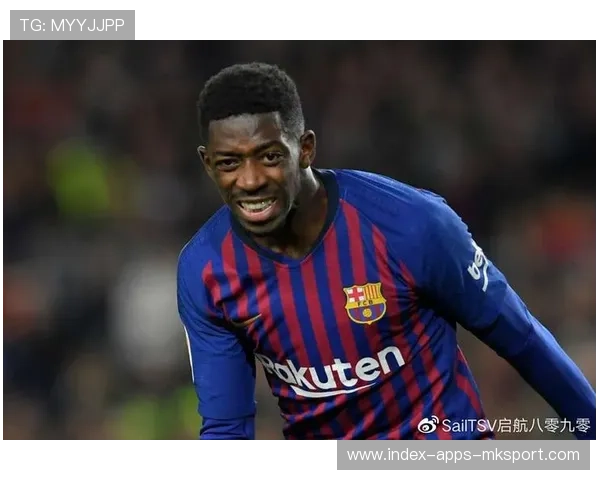 登贝莱持球吸引三人注意